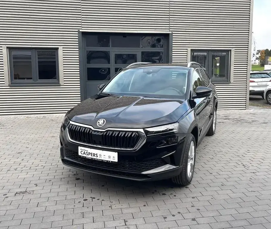 Neu Skoda Karoq Selection 150 PS (110 kW) 2025 Schwarz SUV