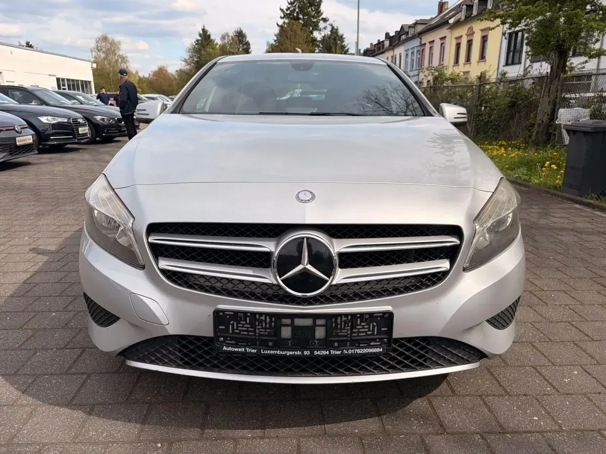 Gebraucht Mercedes A180 122 PS (89 kW) 2014 Silber Limousine
