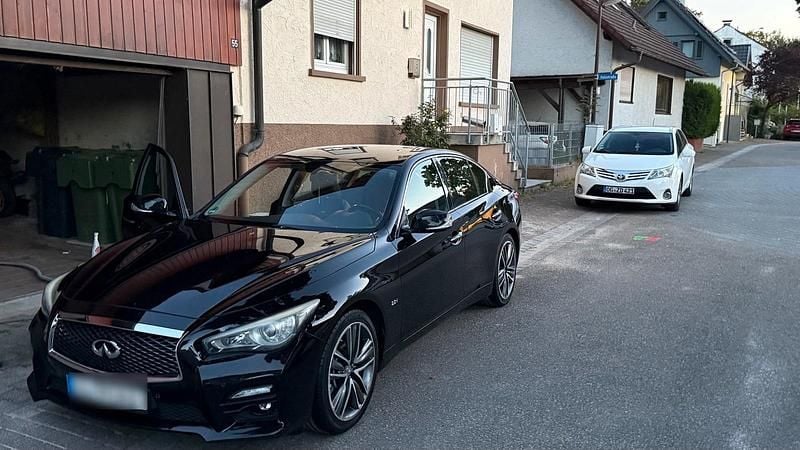 Schwarz Gebraucht 2014 Infiniti Q50 Limousine | 13.500 € - Bild 1/4