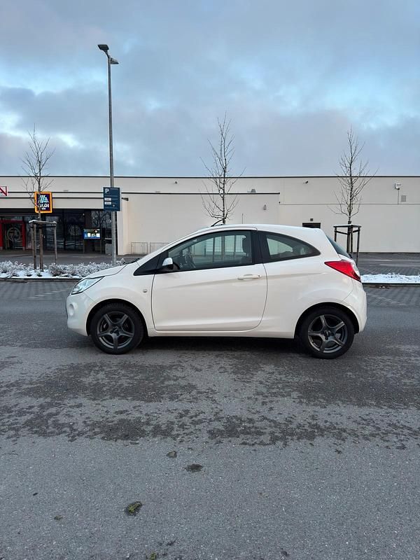 Gebraucht Ford Ka 69 PS (50 kW) 2013 Weiß Kleinwagen