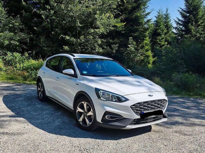 Weiß Gebraucht 2021 Ford Focus Active Limousine | 20.499 € (Fairer Preis) - Bild 1/4