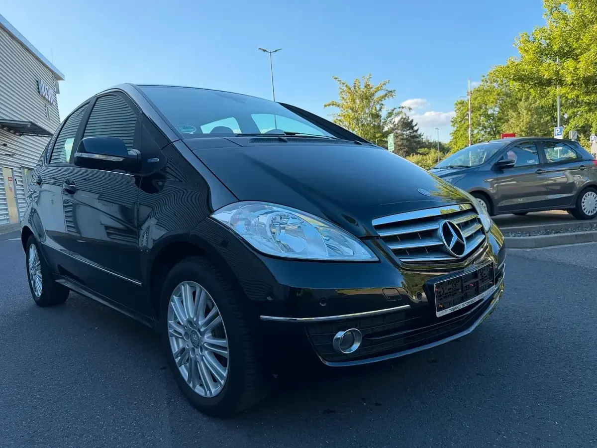 Gebraucht Mercedes A180 Elegance 116 PS (85 kW) 2011 Schwarz Kleinwagen
