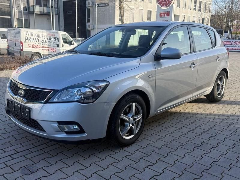 Silber Gebraucht 2012 Kia Ceed Edition 7 Kleinwagen | 3.200 € (Superpreis) - Bild 1/4