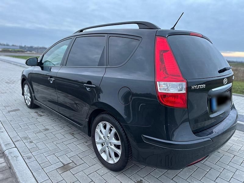 Gebraucht Hyundai i30 90 PS (66 kW) 2011 Schwarz Kombi