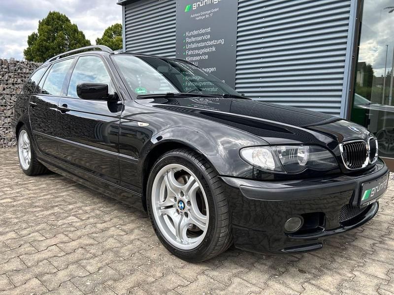 Gebraucht BMW 330 Performance 231 PS (169 kW) 2003 Blacksapphiremetallic Kombi