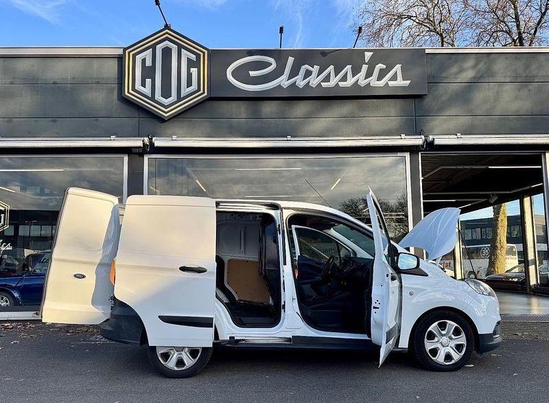 Gebraucht Ford Transit Trend 101 PS (74 kW) 2019 Weiß Limousine