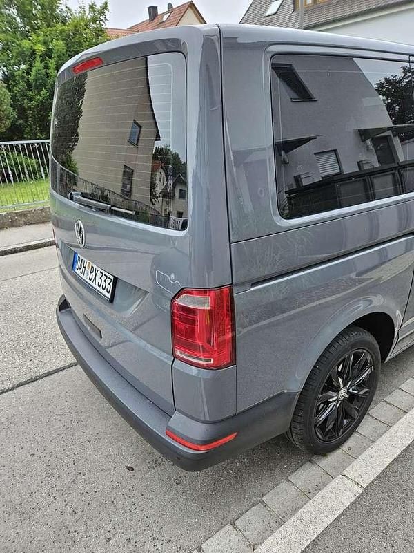 Gebraucht VW Caravelle 150 PS (110 kW) 2018 Grau Van / Kleinbus