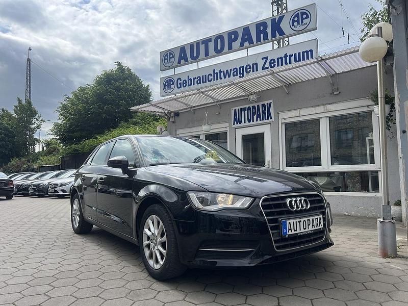 Schwarz Gebraucht 2016 Audi A3 Sportback Ambiente Limousine | 10.800 € (Fairer Preis) - Bild 1/4