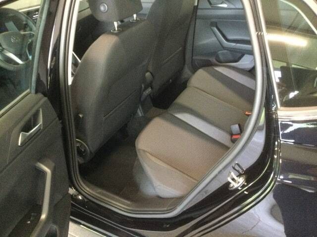Gebraucht VW Polo Life 95 PS (69 kW) 2024 Deep black perleffekt (schwarz) Limousine