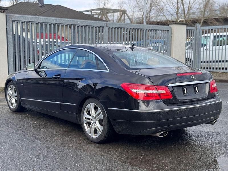 Gebraucht Mercedes E350 265 PS (194 kW) 2012 Schwarz Coupé