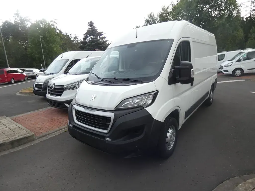Gebraucht Peugeot Boxer Premium 140 PS (102 kW) 2021 Weiß Van