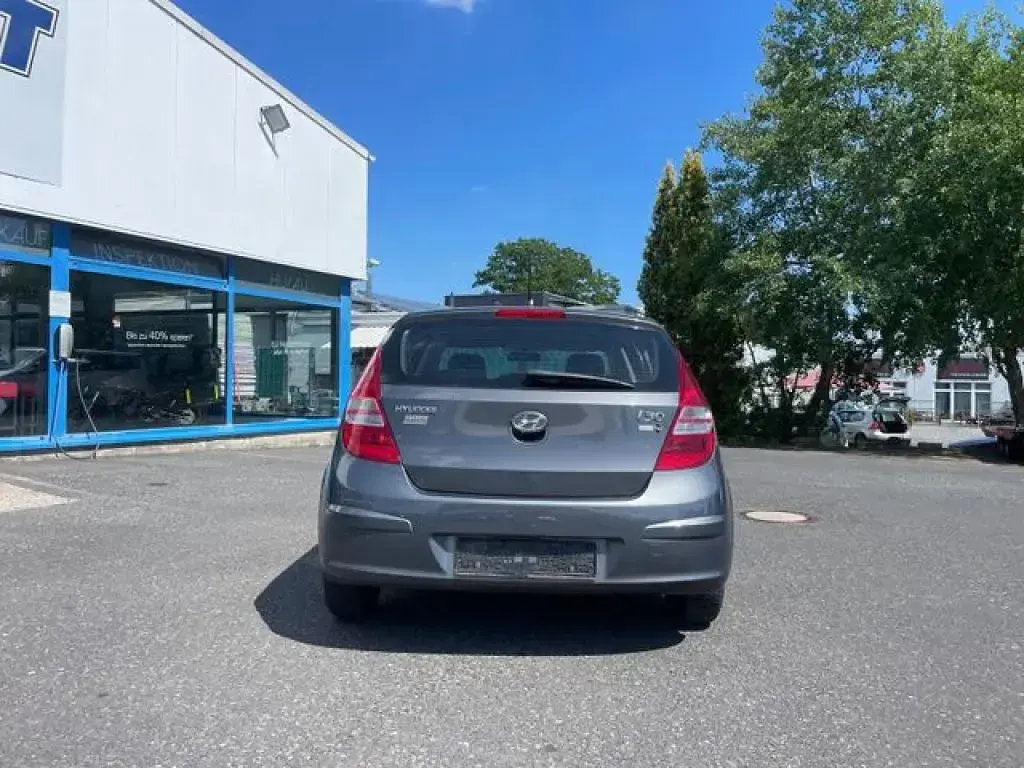 Gebraucht Hyundai i30 109 PS (80 kW) 2010 Grau Kombi