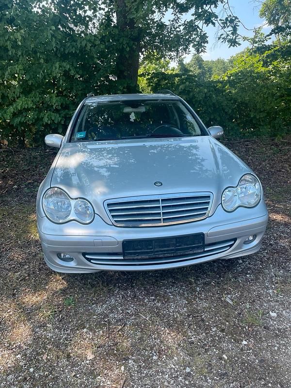 Silber Gebraucht 2006 Mercedes C180 Kombi | 880 € (Superpreis) - Bild 1/4