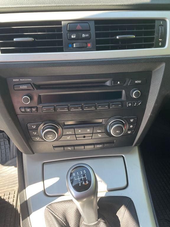 Gebraucht BMW 318 143 PS (105 kW) 2011 Andere farben Kombi