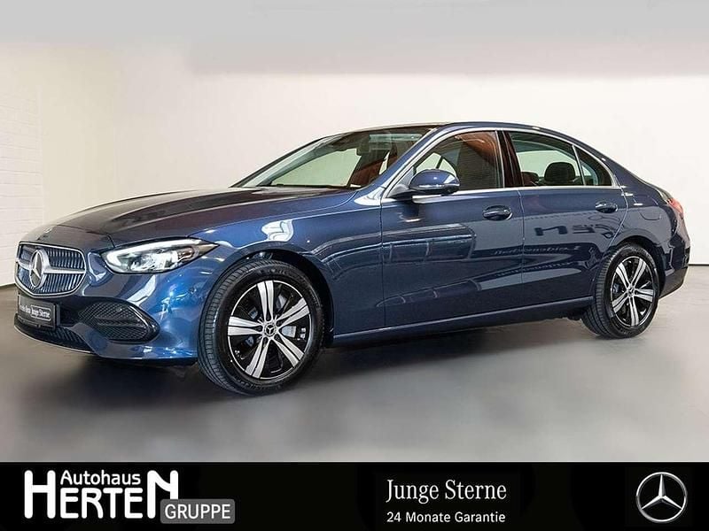 Metalliclack sodalithblau Gebraucht 2024 Mercedes C300e Advanced Limousine | 46.900 € (Fairer Preis) - Bild 1/4