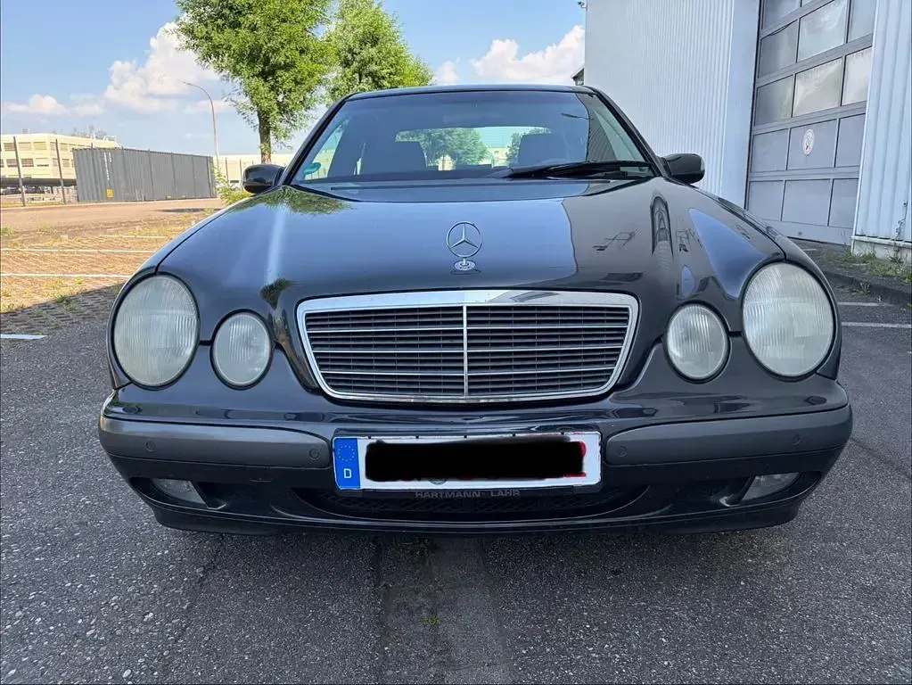 Gebraucht Mercedes E200 Classic 163 PS (119 kW) 2002 Grau Limousine