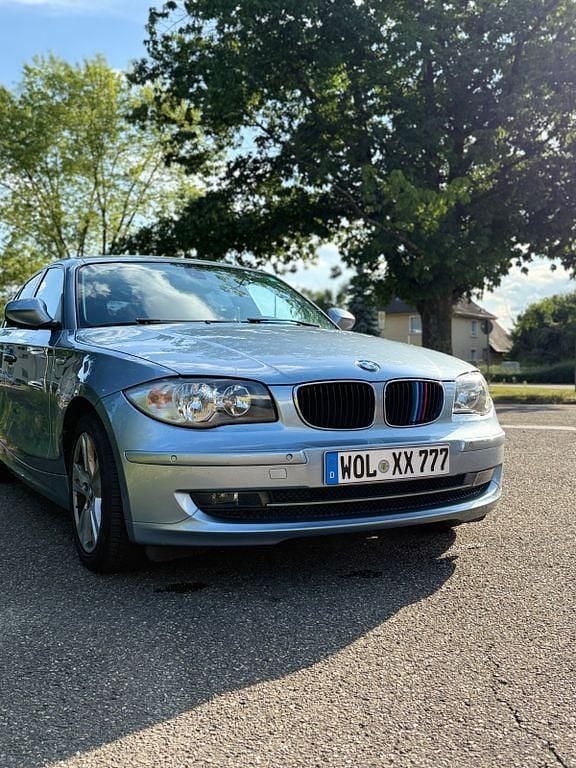 Blau Gebraucht 2011 BMW 116 Kleinwagen | 6.000 € (Fairer Preis) - Bild 1/4