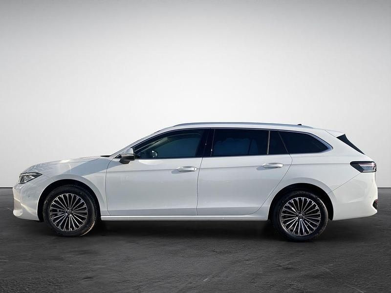 Gebraucht VW Passat Elegance 150 PS (110 kW) 2024 Weiß (pure white) Kombi