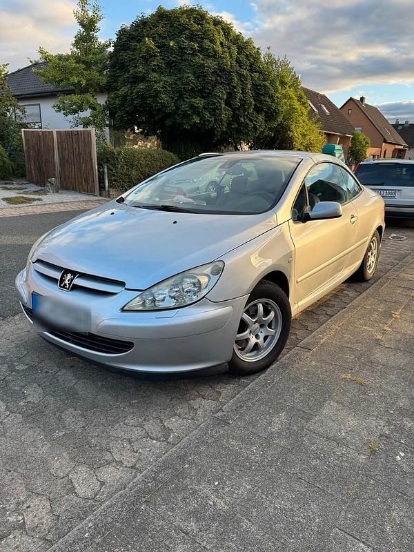 Grau Gebraucht 2004 Peugeot 307 CC Cabrio | 2.499 € (Etwas zu teuer) - Bild 1/4