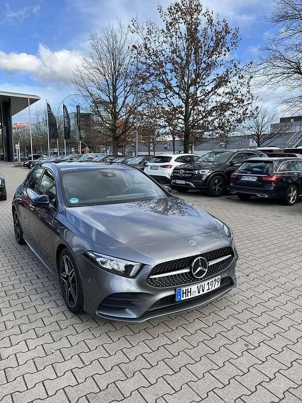 Grau Gebraucht 2022 Mercedes A200 Kleinwagen | 28.500 € (Fairer Preis) - Bild 1/1