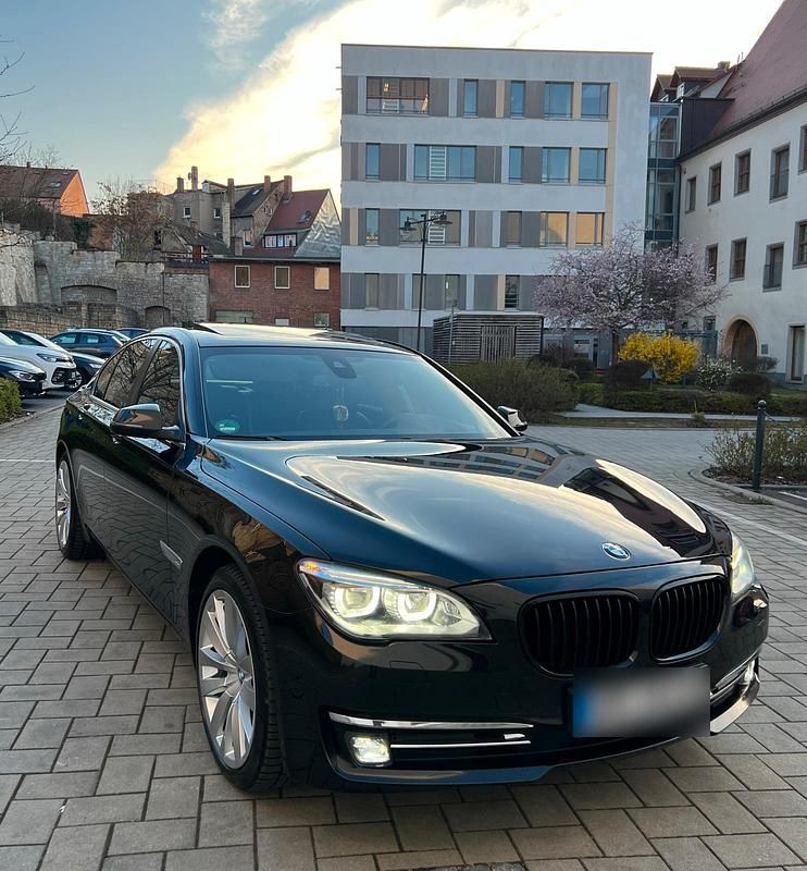 Second-hand BMW 730 258 CP (189 kW) 2014 Negru Berlinǎ