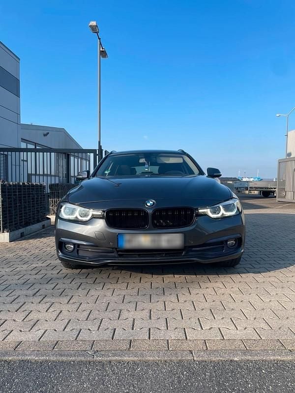 Gebraucht BMW 320 Sport Line 190 PS (139 kW) 2018 Grau Kombi