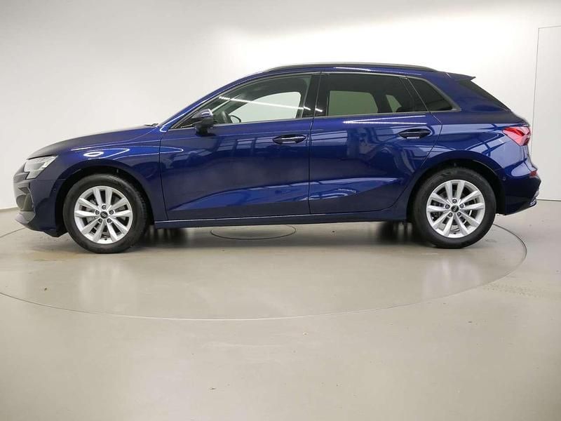 Gebraucht Audi A3 Ambiente 150 PS (110 kW) 2025 Blau (navarrablau) Limousine