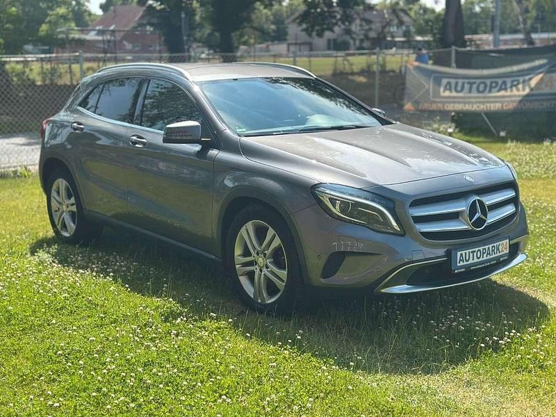 Grau Gebraucht 2014 Mercedes GLA220 SUV | 15.700 € (Fairer Preis) - Bild 1/4