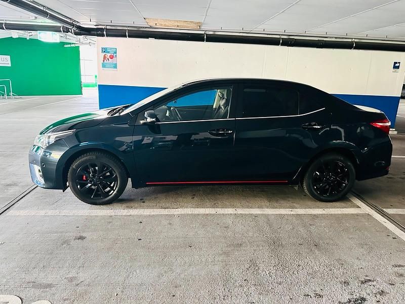 Andere farben Gebraucht 2014 Toyota Corolla Limousine | 14.000 € (Teuer) - Bild 1/2