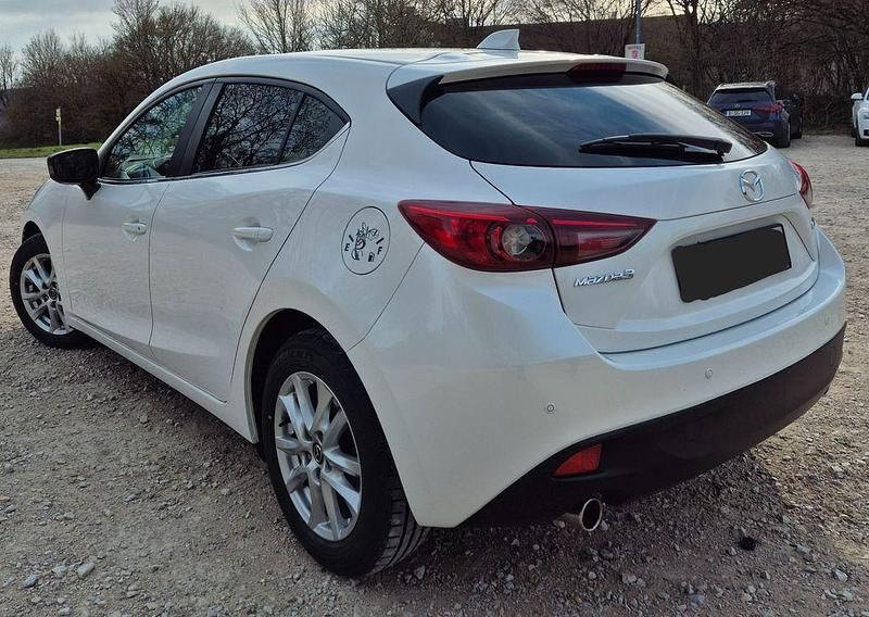 Gebraucht Mazda 3 Center-Line 120 PS (88 kW) 2015 Weiß Limousine