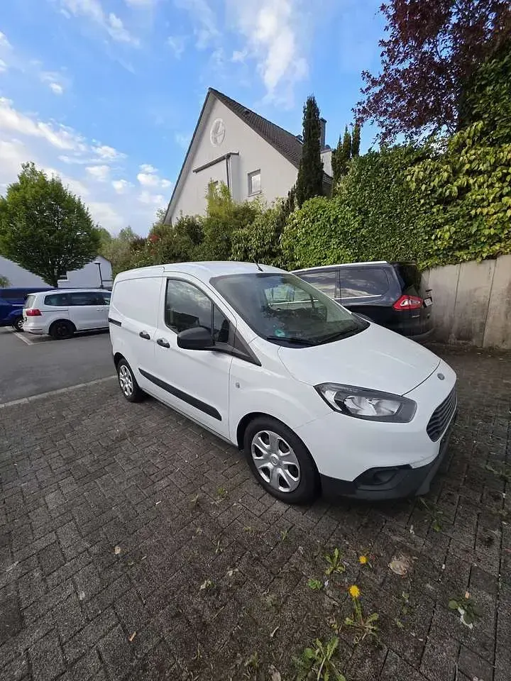 Gebraucht Ford Courier Trend 75 PS (55 kW) 2019 Weiß Van / Kleinbus