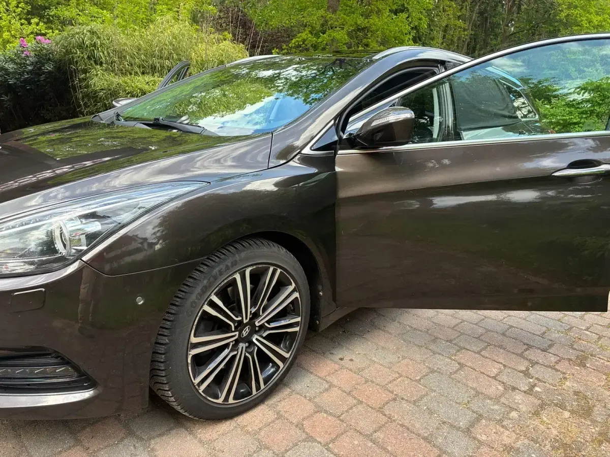 Gebraucht Hyundai i40 Premium 141 PS (103 kW) 2015 Braun Kombi