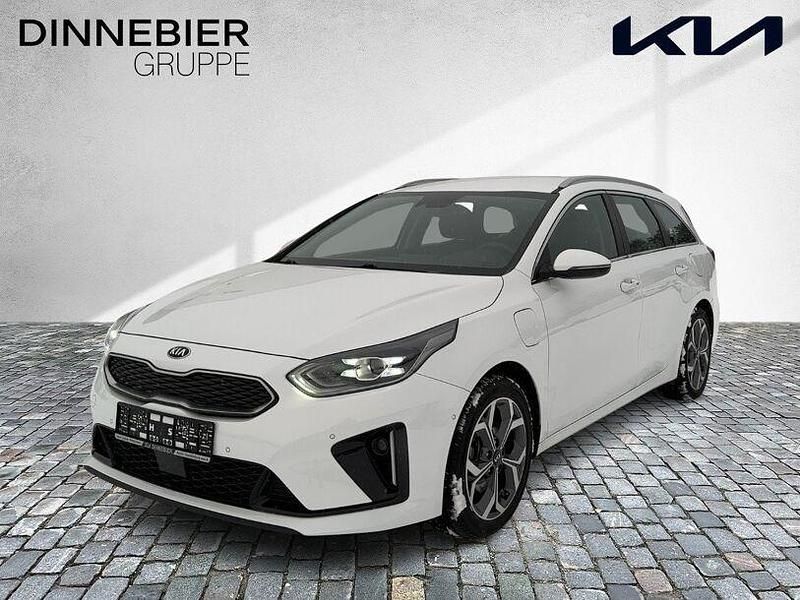 Gebraucht Kia Ceed Spirit 141 PS (103 kW) 2021 Weiß (metallic) Kleinwagen