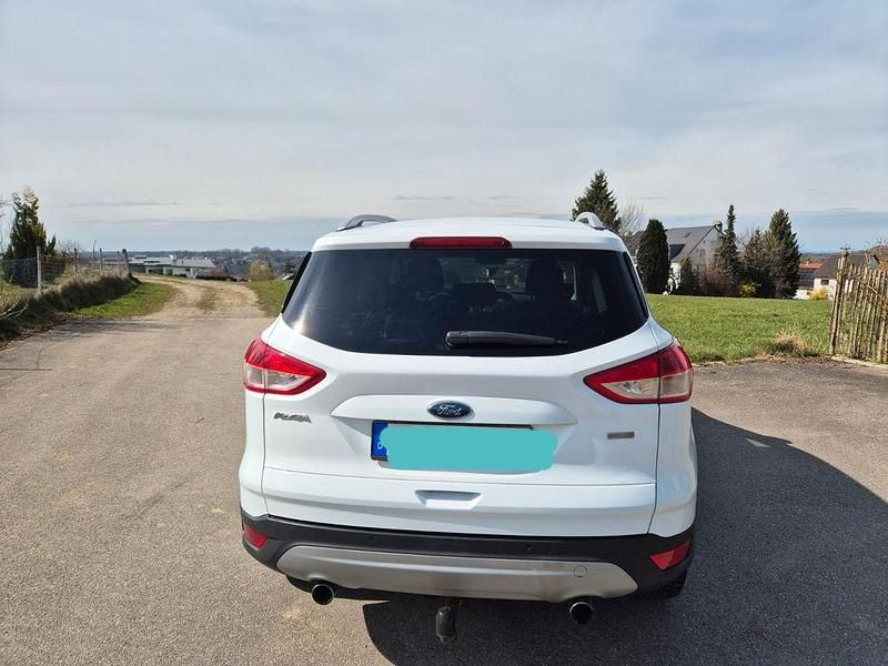 Gebraucht Ford Kuga Trend 120 PS (88 kW) 2016 Weiß SUV