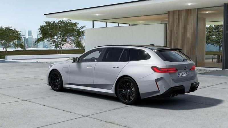 Neu BMW M5 Sport Line 727 PS (534 kW) 2026 M brooklyn grau metallic Kombi