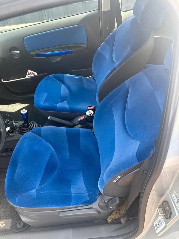Silber Gebraucht 2004 Citroën C2 Kleinwagen | 850 € - Bild 1/4