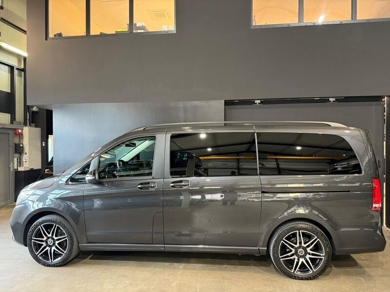 Gebraucht Mercedes V300 AMG line 237 PS (174 kW) 2021 Grau Van / Kleinbus