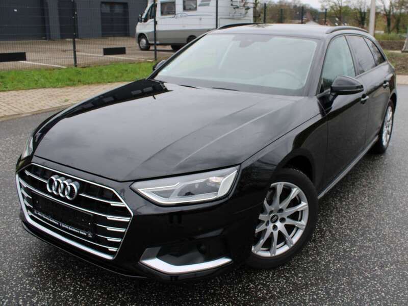 Brillantschwarz Gebraucht 2022 Audi A4 Advanced Plus Kombi | 19.499 € (Superpreis) - Bild 1/4