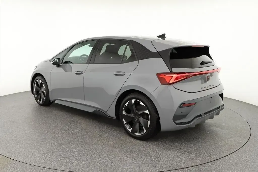 Używany Cupra Born e-Boost 169 kW (231 KM) 2023 Szary Hatchback