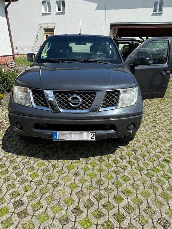 Grau Gebraucht 2006 Nissan Navara Abholung | 8.950 € (Guter Preis) - Bild 1/4