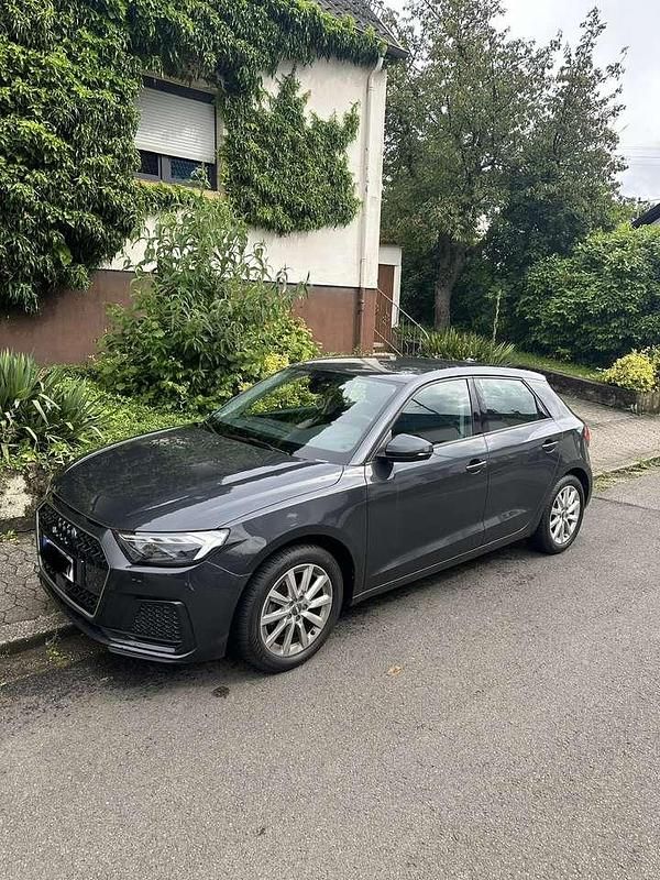 Gebraucht Audi A1 Advanced 95 PS (69 kW) 2019 Grau SUV