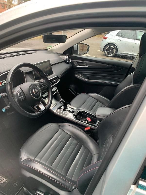 Second-hand MG EHS 190 CP (139 kW) 2022 Argintiu SUV