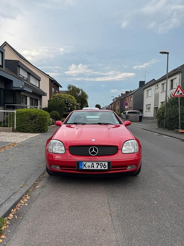 Rot Gebraucht 1998 Mercedes SLK230 Cabrio | 5.000 € (Etwas zu teuer) - Bild 1/4