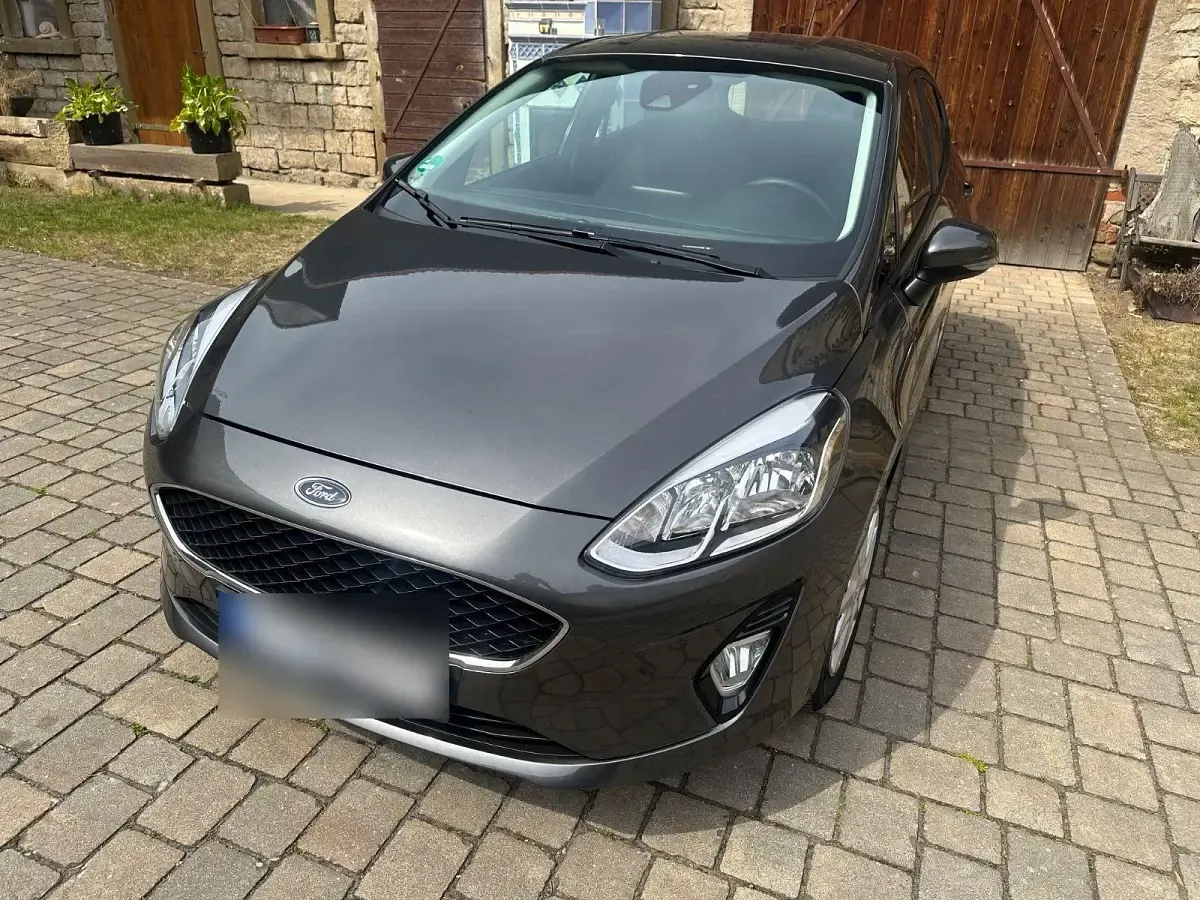 Gebraucht Ford Fiesta Cool & Connect 101 PS (74 kW) 2018 Grau Kleinwagen