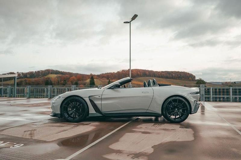 Gebraucht Aston Martin V12 Vantage 700 PS (514 kW) 2024 Grau Cabrio