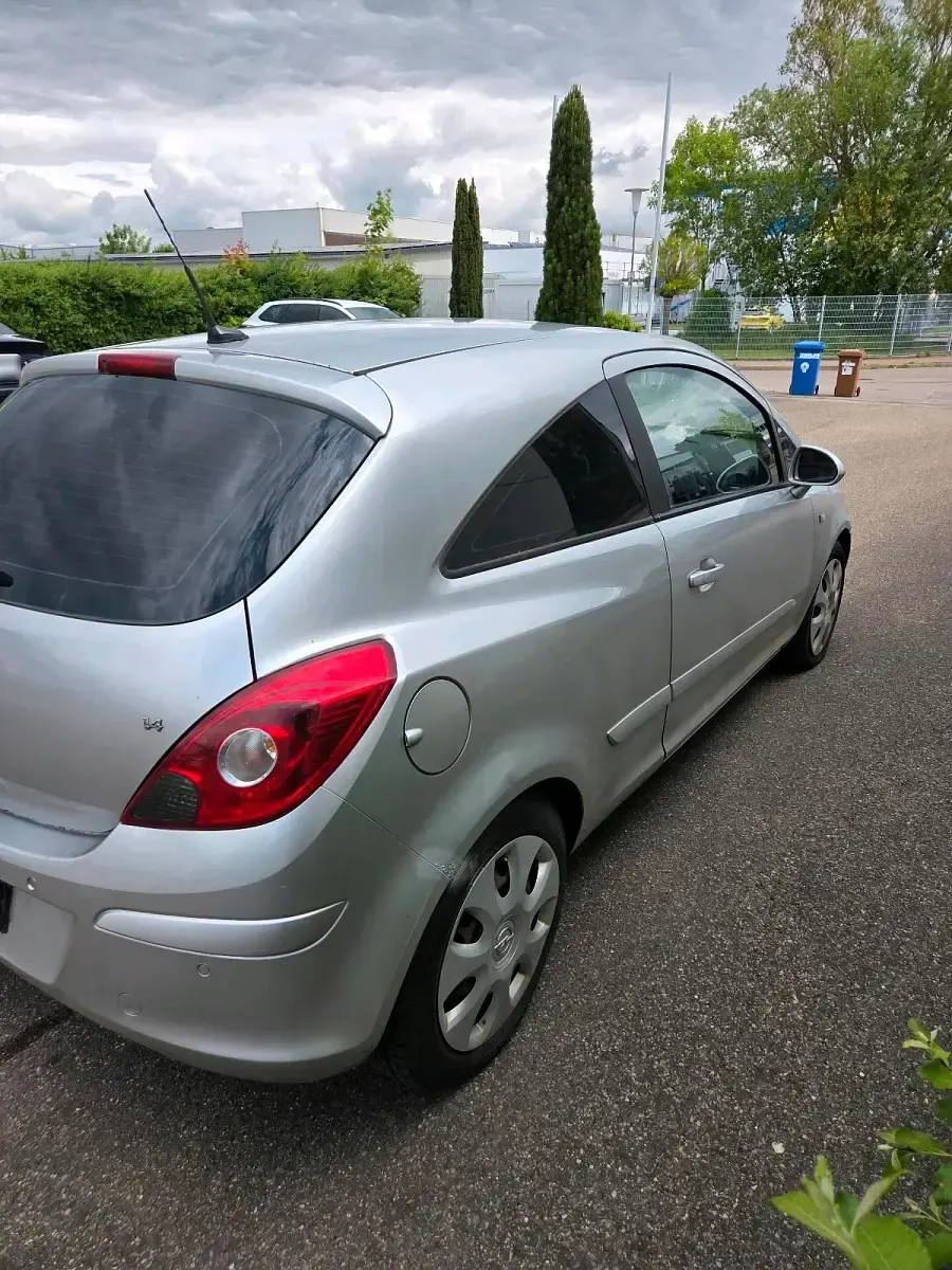 Gebraucht Opel Corsa 90 PS (66 kW) 2007 Silber Kleinwagen