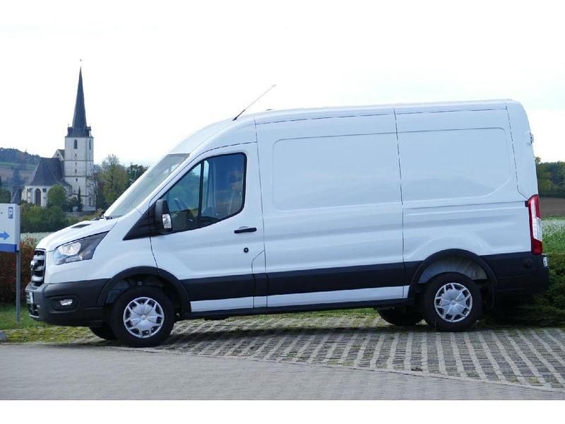Gebraucht Ford Transit Trend 105 PS (77 kW) 2023 Weiss Van
