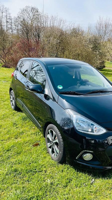 Gebraucht Hyundai i10 87 PS (63 kW) 2017 Schwarz Kleinwagen