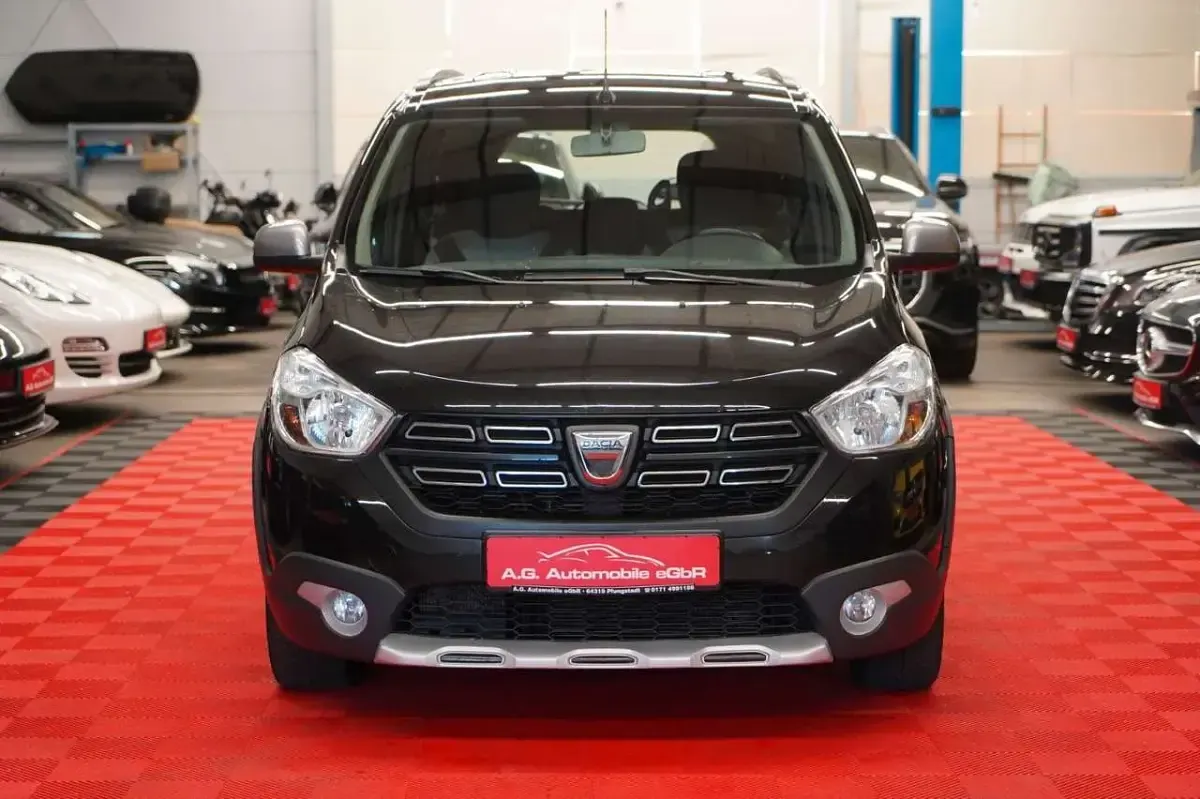 Gebraucht Dacia Lodgy Stepway 116 PS (85 kW) 2020 Schwarz Van / Kleinbus