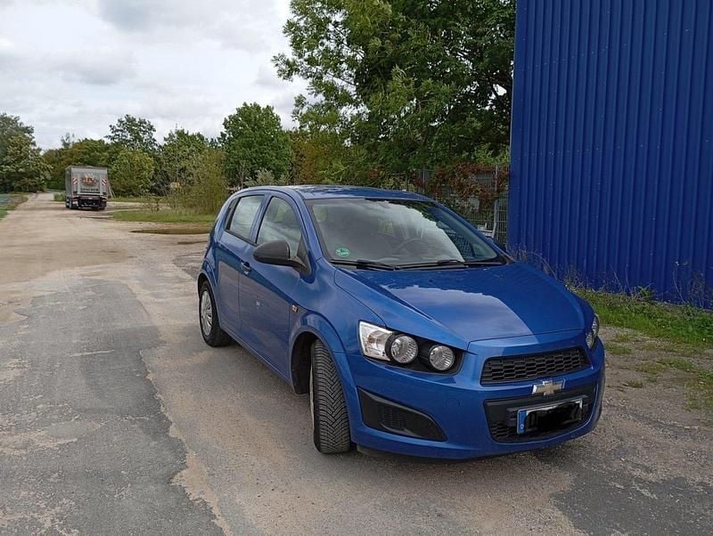 Blau Gebraucht 2013 Chevrolet Aveo LS Kleinwagen | 4.450 € (Fairer Preis) - Bild 1/4
